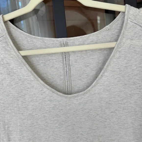 Lululemon Superb Short Sleeve Tee Wee Stripe Heathered Light grey ladder stich - Picture 5 of 11